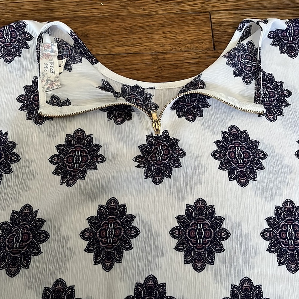 Pink Republic blouse Ivory Paisley top - size Medium - Picture 7 of 12